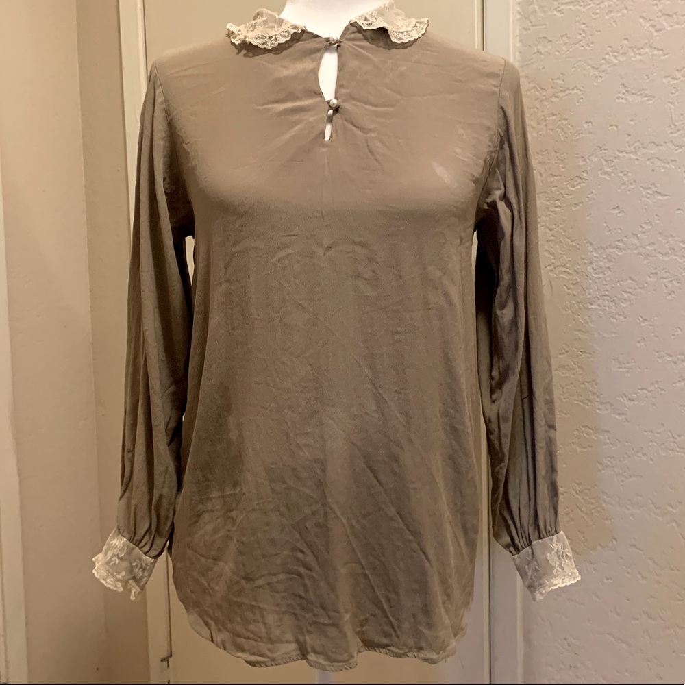 DONATING Vintage blouse. Size small or medium